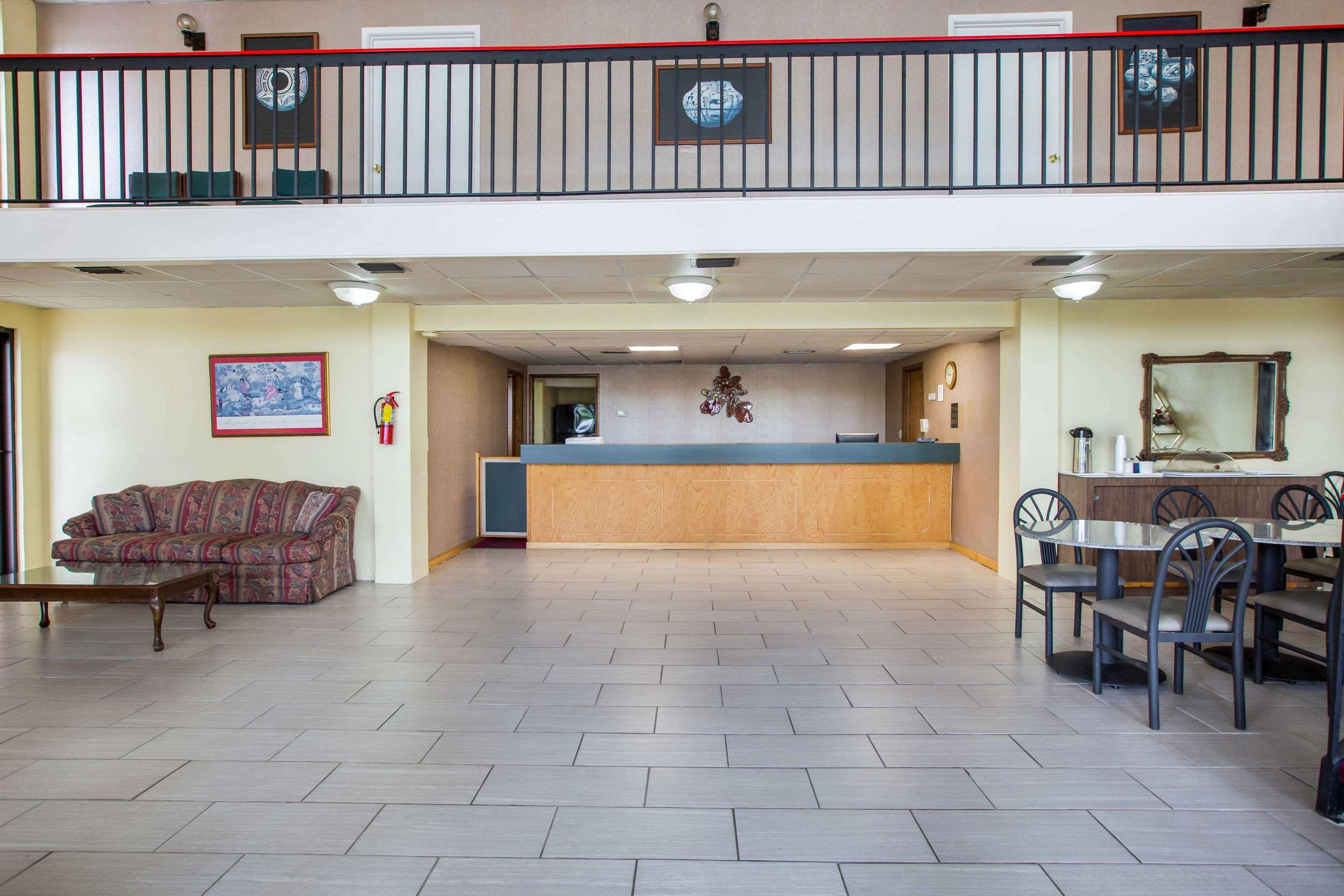 Rodeway Inn 2*
